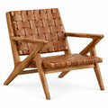 Fauteuil marron à assise et dossier entrelacés avec accoudoirs droits